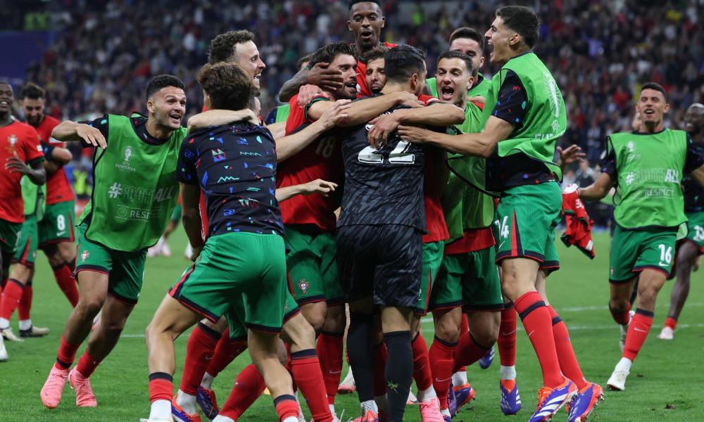 Portugal avança para quartas de final da Euro após drama contra Eslovênia Portugal avança para quartas de final da Euro após drama contra Eslovênia