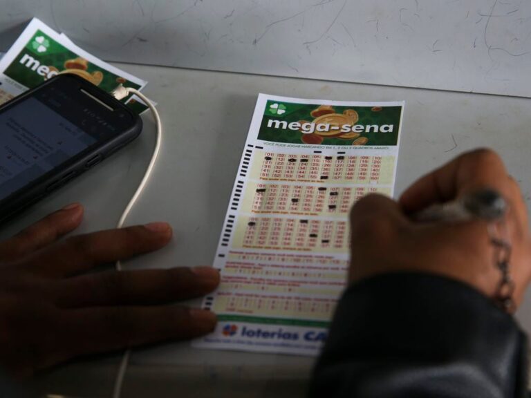 Prêmio da Mega-Sena acumula e vai pagar R$ 15 milhões
