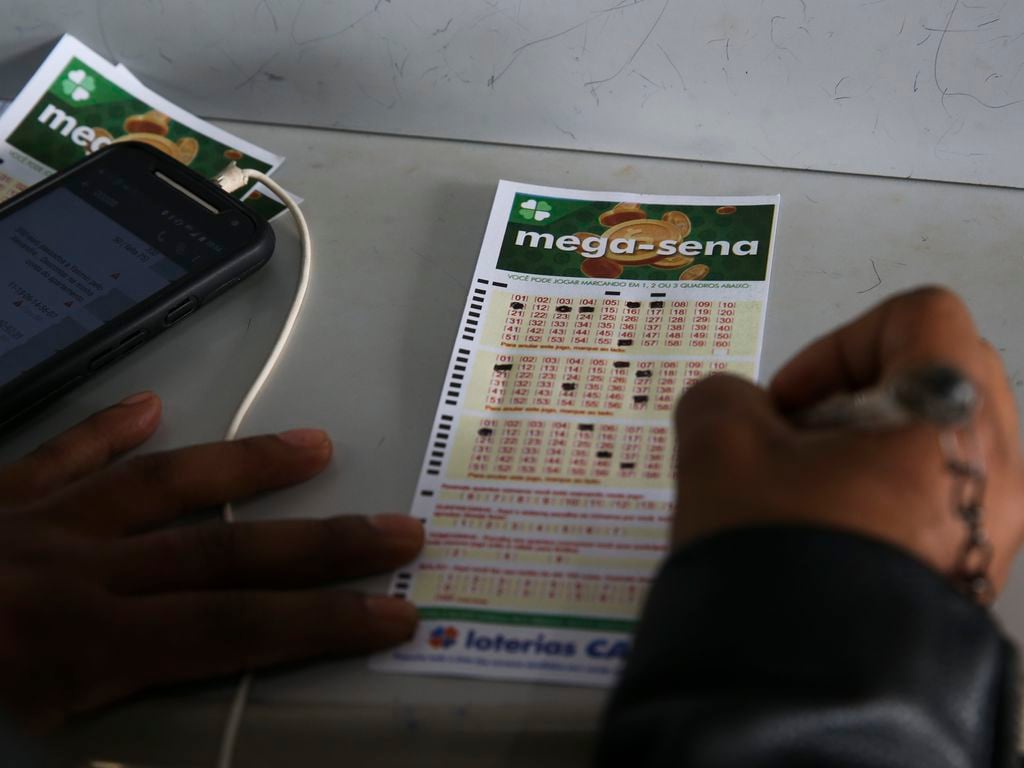Prêmio da Mega-Sena acumula e vai pagar R$ 15 milhões Prêmio da Mega-Sena acumula e vai pagar R$ 15 milhões