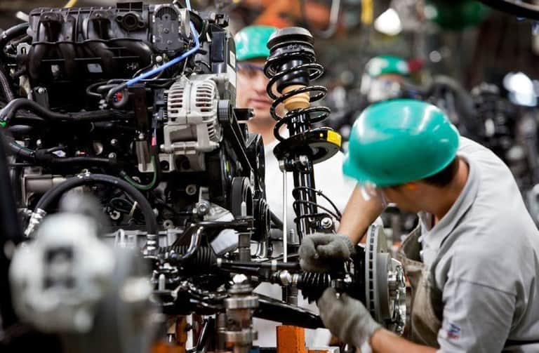 Produção industrial de maio cai em 9 de 15 Estados, diz IBGE Produção industrial de maio cai em 9 de 15 Estados, diz IBGE