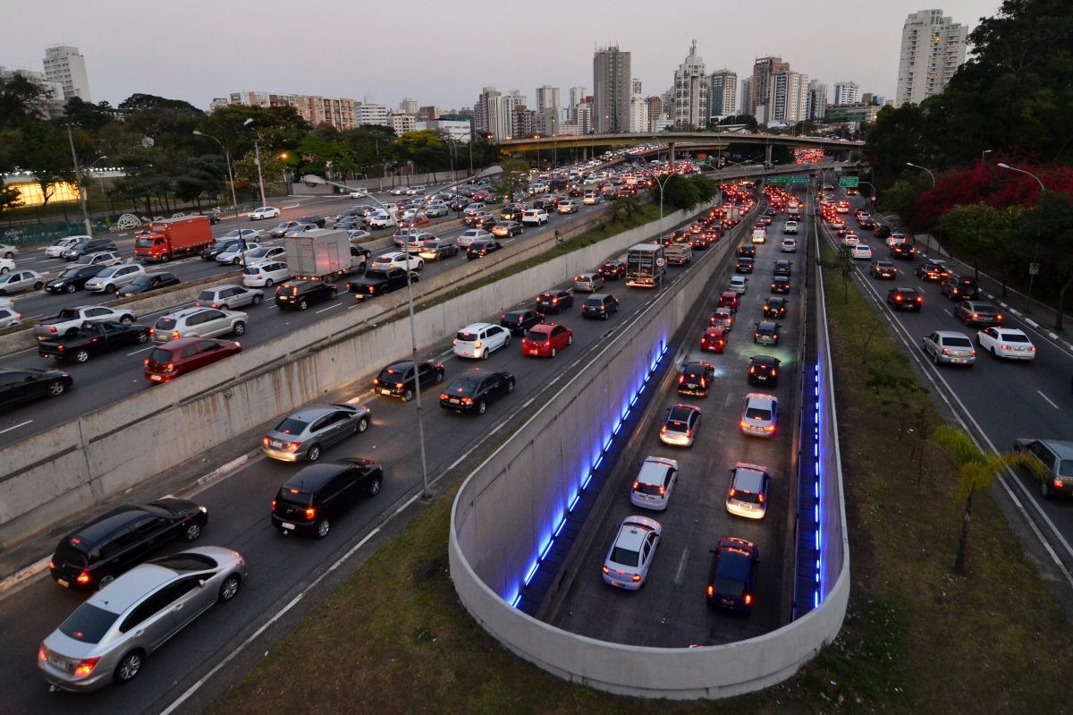 Rodízio de veículos permanece suspenso após fim da greve de ônibus Rodízio de veículos permanece suspenso após fim da greve de ônibus