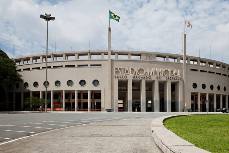 Pacaembu deve receber jogos de futebol após mais de 3 anos em obras