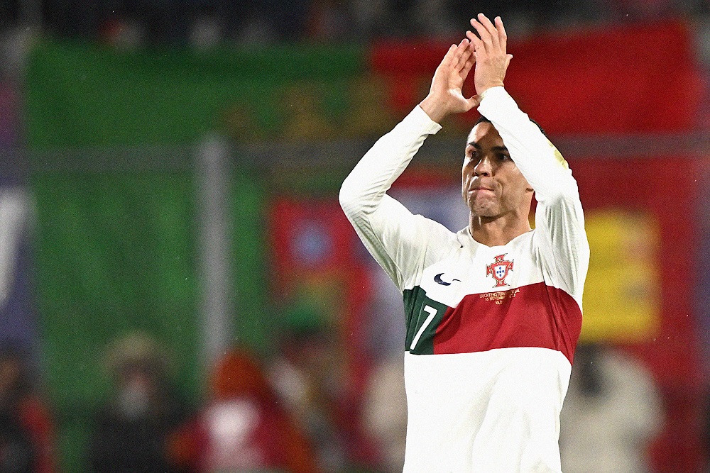 Sonho de atuar ao lado do filho faz Cristiano Ronaldo adiar aposentadoria, diz ex-jogador Sonho de atuar ao lado do filho faz Cristiano Ronaldo adiar aposentadoria, diz ex-jogador
