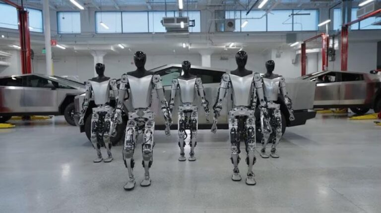 Tesla planeja ter robôs humanoides em suas fábricas em 2025