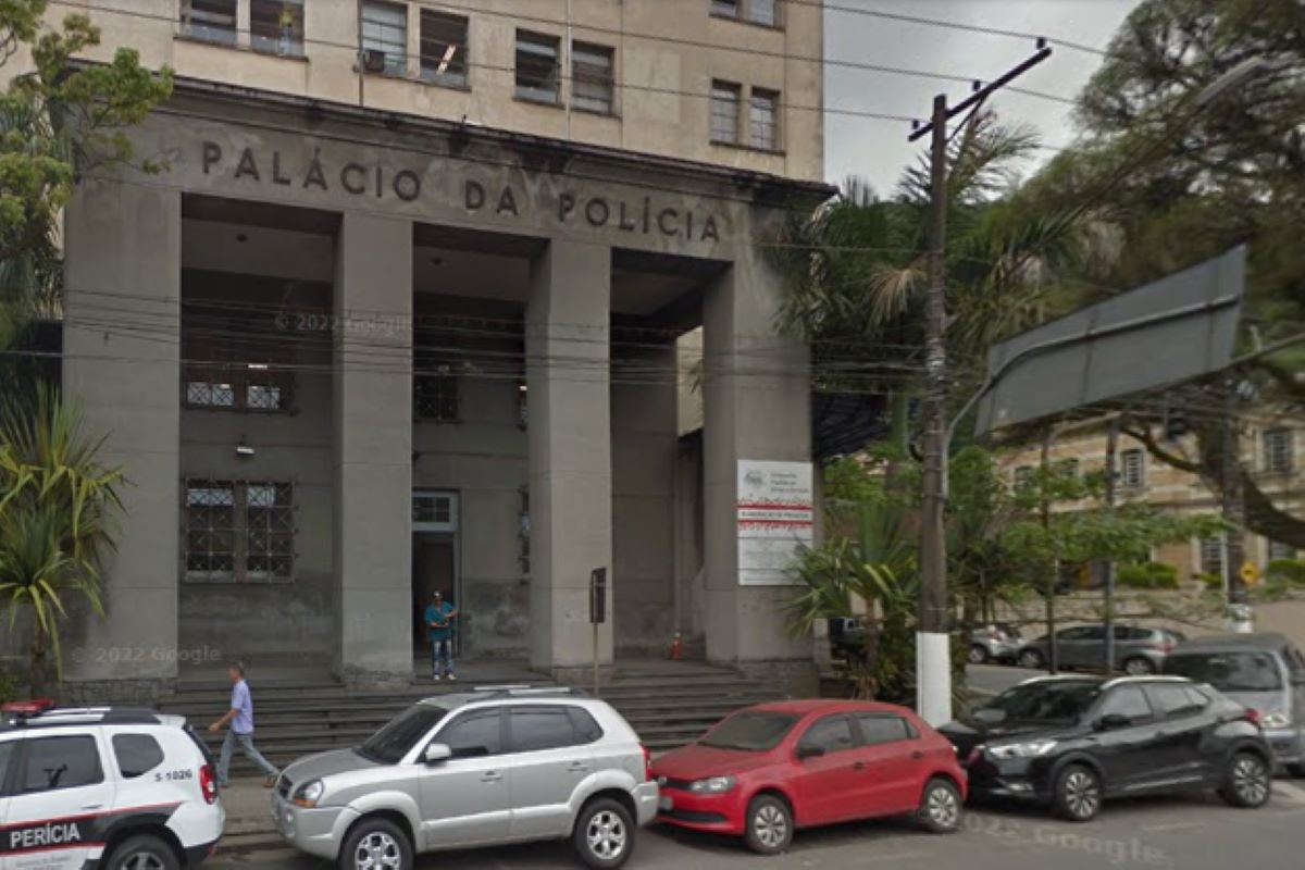 Três acusados de matar policial são absolvidos 10 anos após crime Três acusados de matar policial são absolvidos 10 anos após crime