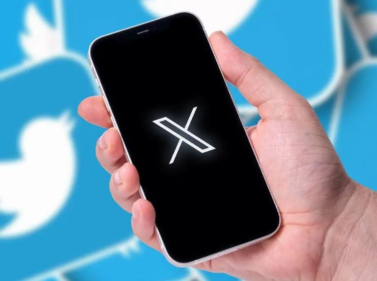 Twitter/X substitui emoji de pistola de água por revólver