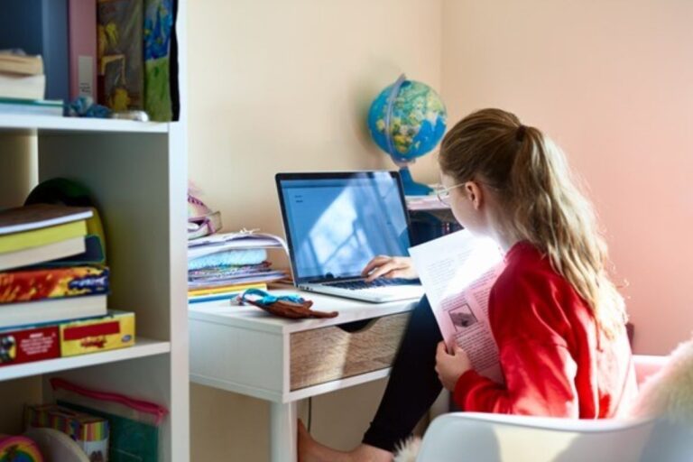 USP oferece curso gratuito de programação para meninas de todo país