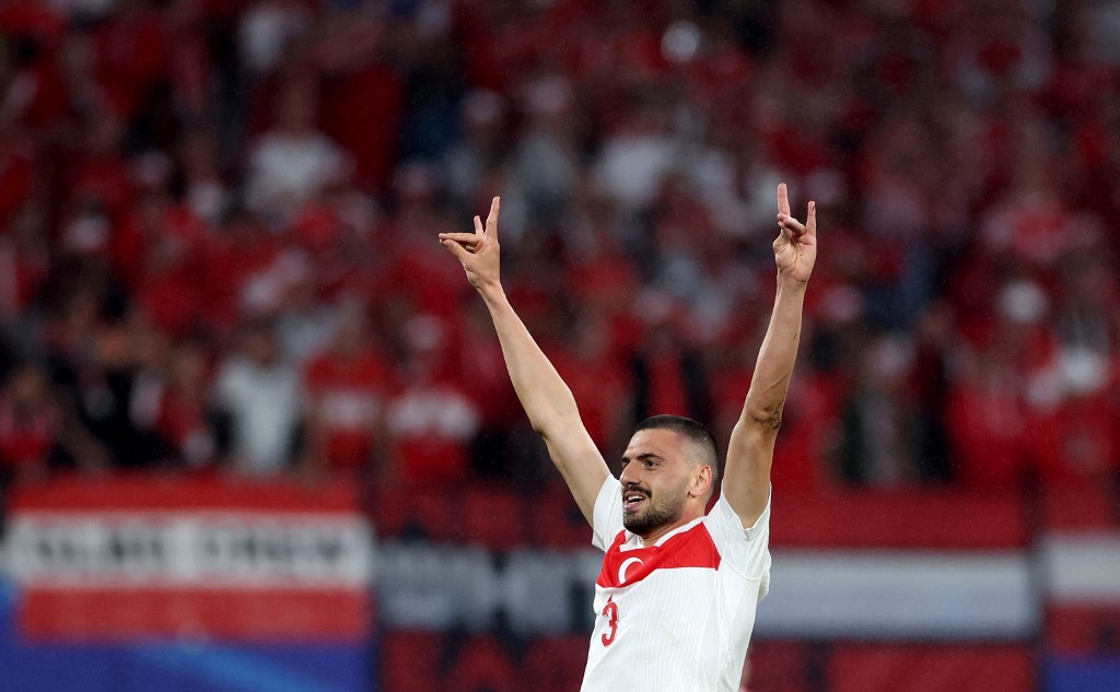 Uefa investiga herói da classificação turca por gesto extremista em comemoração de gol Uefa investiga herói da classificação turca por gesto extremista em comemoração de gol