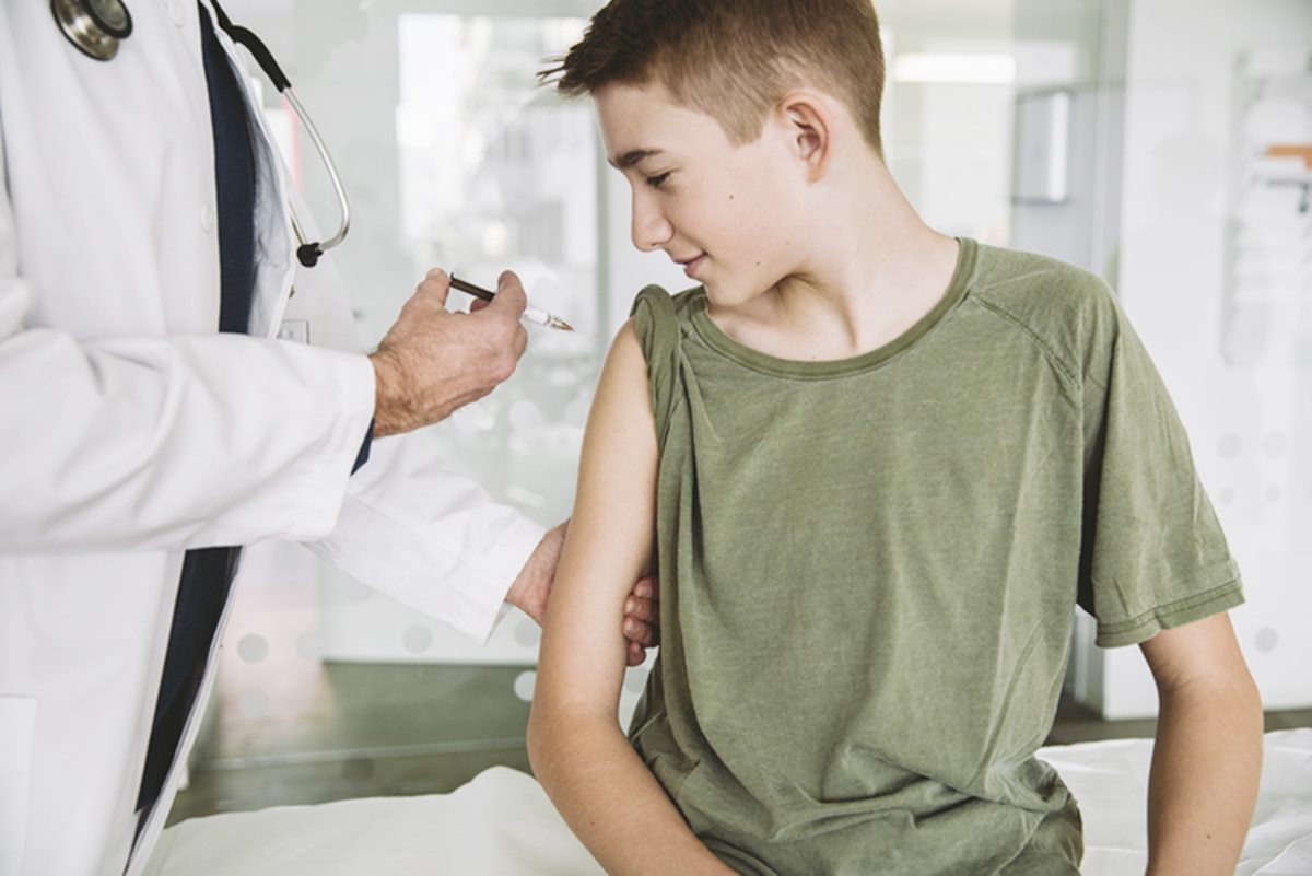 Vacinação contra dengue em crianças e adolescentes é retomada em SP Vacinação contra dengue em crianças e adolescentes é retomada em SP