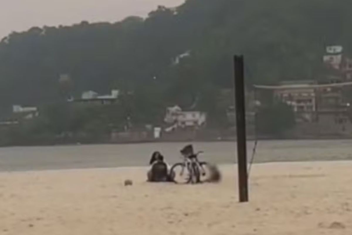 Sexo na praia ao lado de criança pode dar 4 anos de prisão a casal Sexo na praia ao lado de criança pode dar 4 anos de prisão a casal
