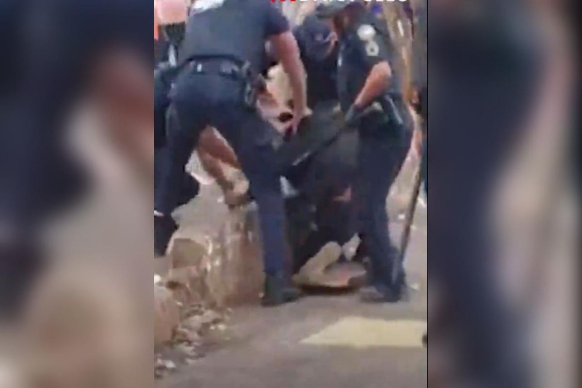 Vídeo: guardas municipais de SP dão socos e chutes em morador de rua Vídeo: guardas municipais de SP dão socos e chutes em morador de rua