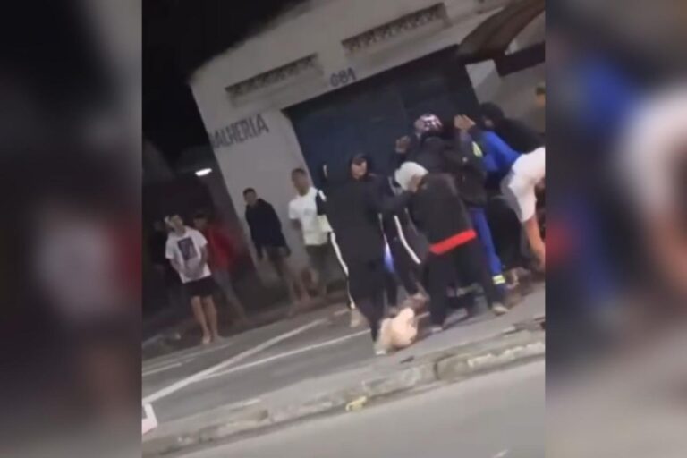 Vídeo: ladrões cercam vítima e levam moto em 5 segundos em São Vicente