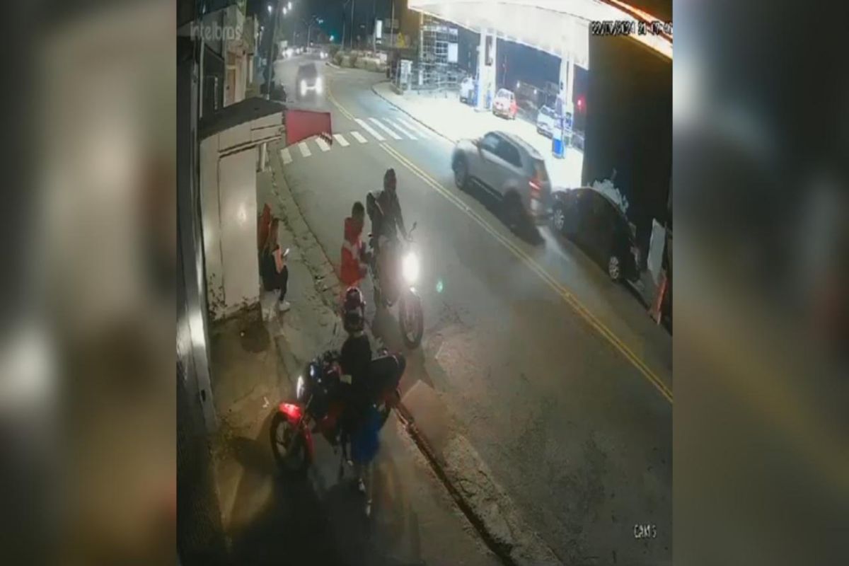 Vídeo mostra GCM aposentado atirando em funkeiro e amigos na calçada