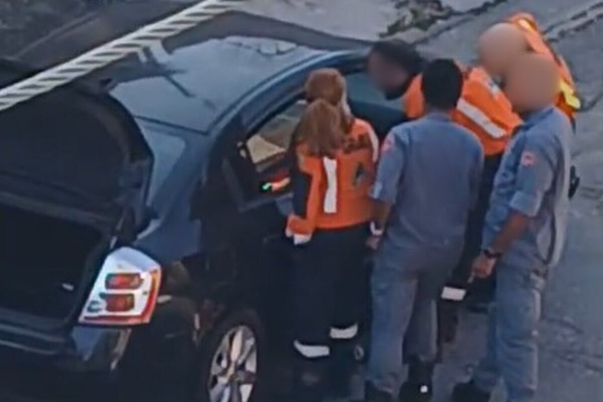 Vídeo: mulher morta a facadas em carro abandonado usava só calcinha Vídeo: mulher morta a facadas em carro abandonado usava só calcinha