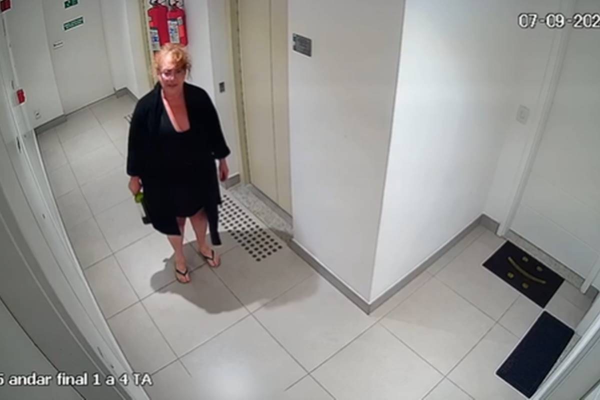 Vizinha que chamou humorista de “macaco” é condenada a deixar edifício Vizinha que chamou humorista de “macaco” é condenada a deixar edifício