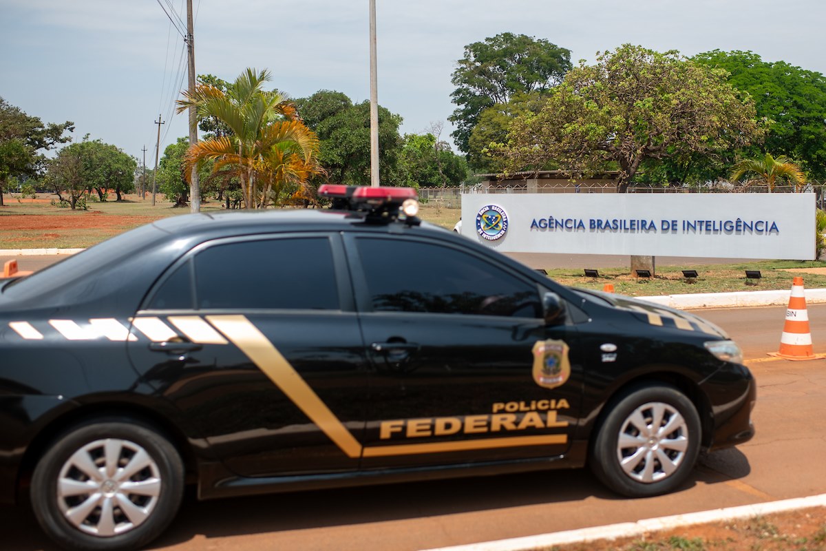 Abin recolhe armas e notebooks de agentes e aumenta rixa com a PF Abin recolhe armas e notebooks de agentes e aumenta rixa com a PF