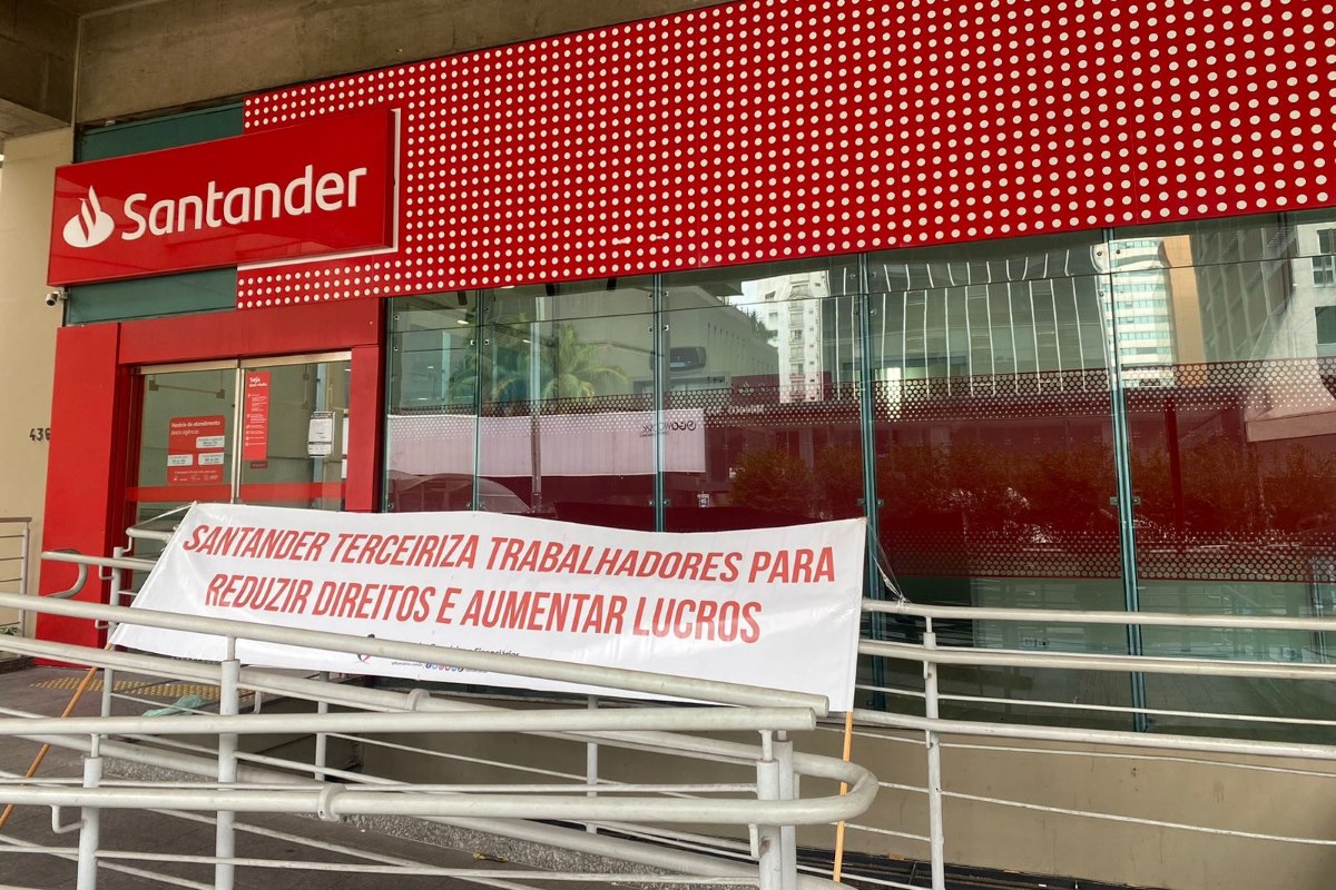Agências bancárias da Avenida Paulista atrasam abertura nesta quinta Agências bancárias da Avenida Paulista atrasam abertura nesta quinta