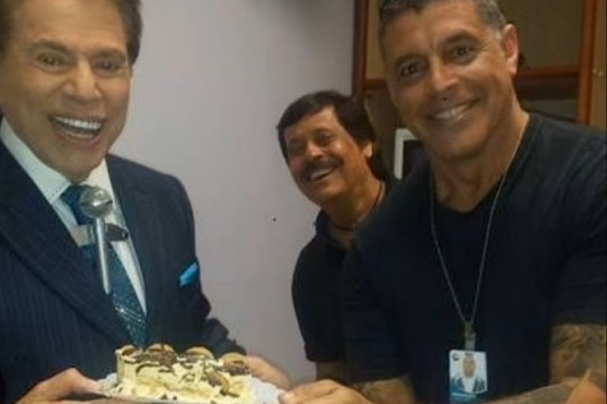 Alexandre Frota ganhou bolo e parabéns de Silvio Santos: “Privilégio”