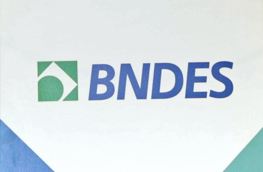 BNDES quintuplica investimento em propaganda BNDES quintuplica investimento em propaganda