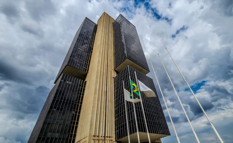 Banco Central anuncia leilão de venda de dólares à vista