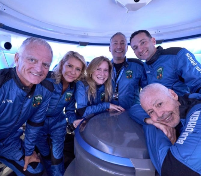 Blue Origin completa com sucesso seu oitavo voo espacial turístico Blue Origin completa com sucesso seu oitavo voo espacial turístico