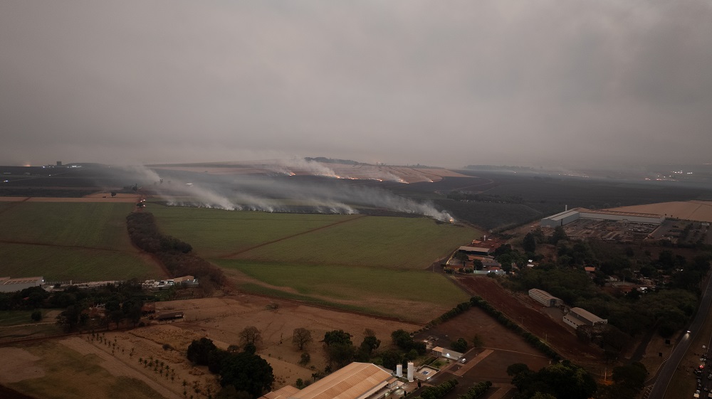 CBF adia jogo entre Botafogo-SP e Guarani após incêndios na região de Ribeirão Preto CBF adia jogo entre Botafogo-SP e Guarani após incêndios na região de Ribeirão Preto