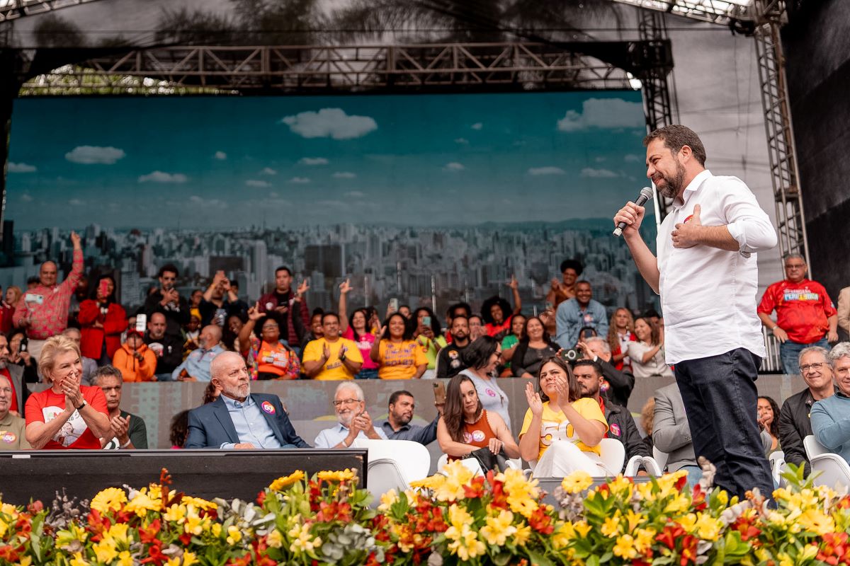 Campanha de Boulos gasta R$ 860 mil com atos junto de Lula em 1 dia Campanha de Boulos gasta R$ 860 mil com atos junto de Lula em 1 dia