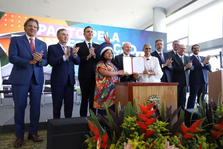 Chefes dos Três Poderes assinam Pacto Pela Transformação Ecológica