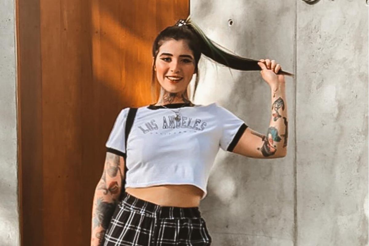 Com que roupa eu vou? Mulher faz sucesso com “moda penitenciária” Com que roupa eu vou? Mulher faz sucesso com “moda penitenciária”