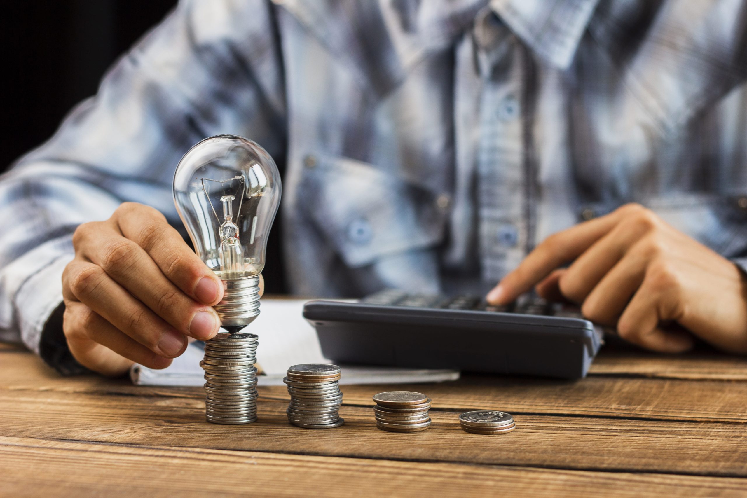 Consumidor brasileiro pode pagar conta de luz extra por novos subsídios ao setor de energia Consumidor brasileiro pode pagar conta de luz extra por novos subsídios ao setor de energia