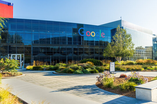 Google é condenado por juiz dos EUA por violar lei antitruste Google é condenado por juiz dos EUA por violar lei antitruste