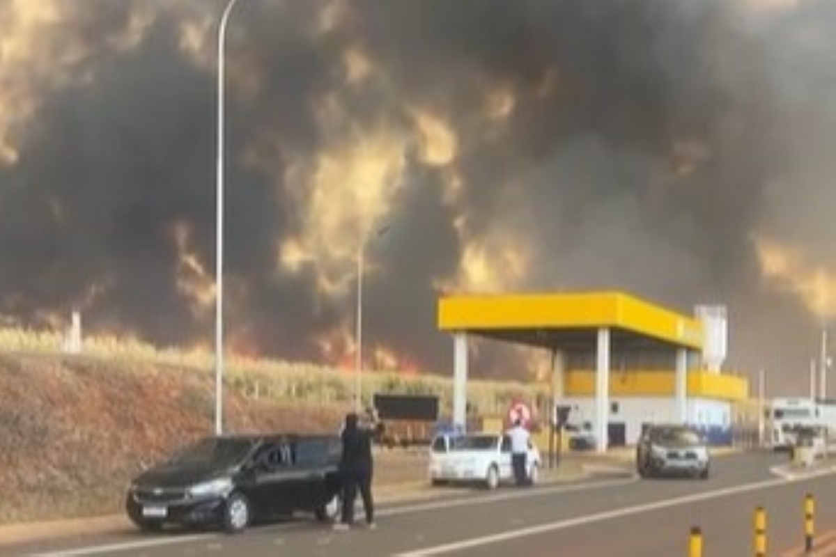 Governo de São Paulo interditada rodovias por incêndios. Veja quais Governo de São Paulo interditada rodovias por incêndios. Veja quais