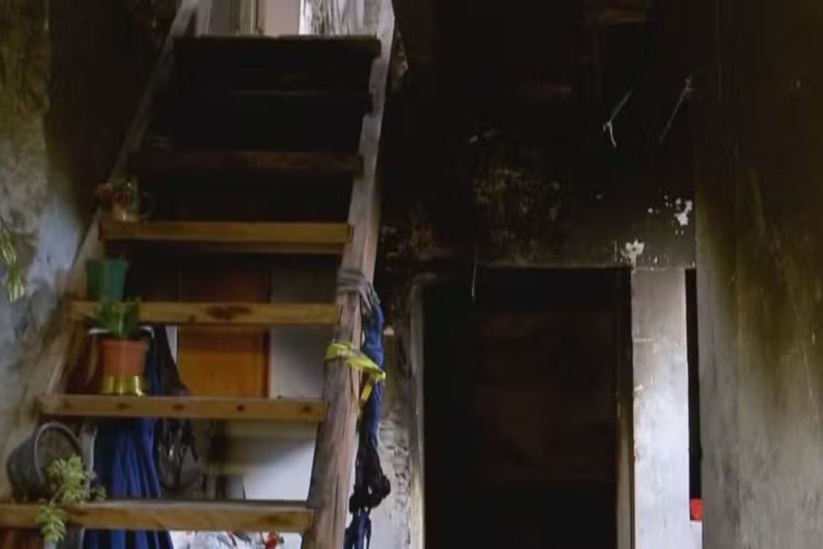 Homem esfaqueia namorada, coloca fogo na casa dela e morre carbonizado Homem esfaqueia namorada, coloca fogo na casa dela e morre carbonizado