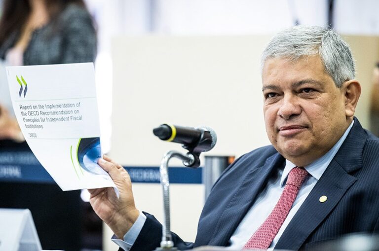 Instituição fiscal alerta para risco de colapso financeiro no Brasil