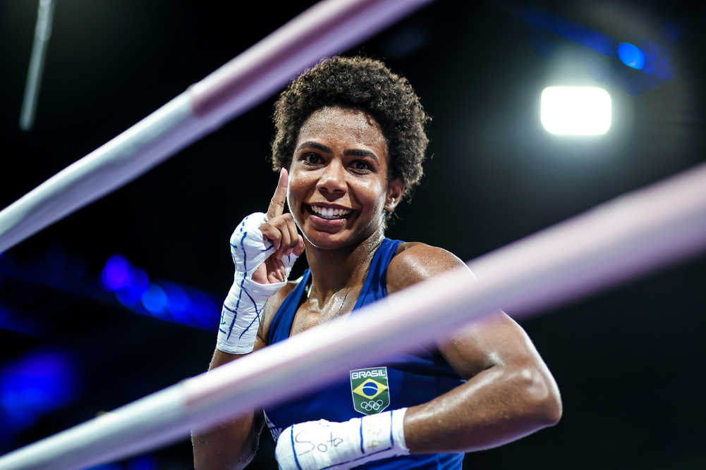 Jucielen Romeu ganha duro combate com americana e fica perto de disputar medalha no boxe Jucielen Romeu ganha duro combate com americana e fica perto de disputar medalha no boxe