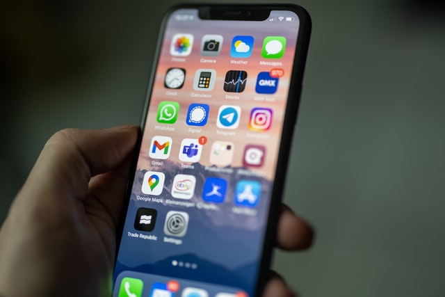 MJ pede que Apple e Google reforcem aplicativos com biometria e senha