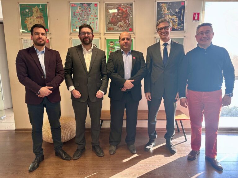 Marco Ferraz da CLIA Visita o Chile para Parcerias Estratégicas
