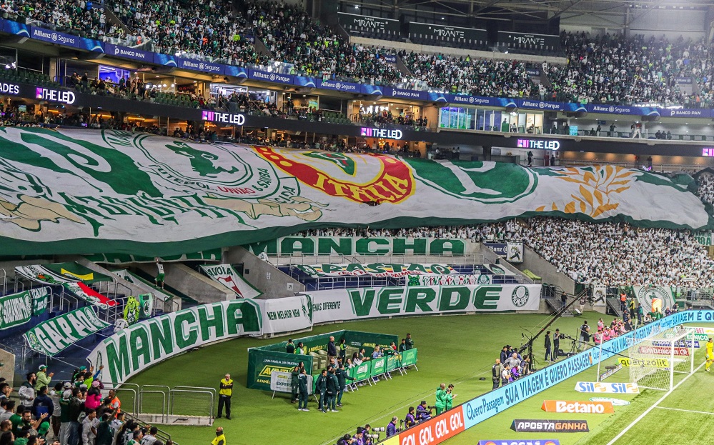Mancha Verde é proibida de entrar nos estádios de SP após morte de torcedor do Cruzeiro Mancha Verde é proibida de entrar nos estádios de SP após morte de torcedor do Cruzeiro