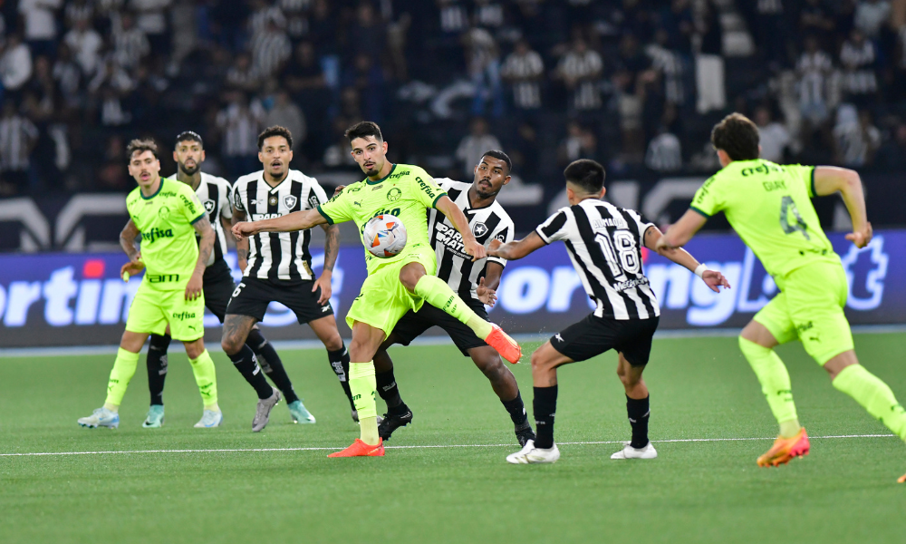 Palmeiras tem 44% de chance de título do Brasileirão e Botafogo aparece com 40% Palmeiras tem 44% de chance de título do Brasileirão e Botafogo aparece com 40%