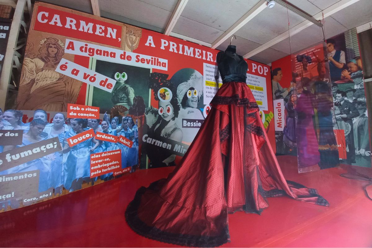 Pela 1ª vez, Theatro Municipal abre ao público segredos dos bastidores Pela 1ª vez, Theatro Municipal abre ao público segredos dos bastidores