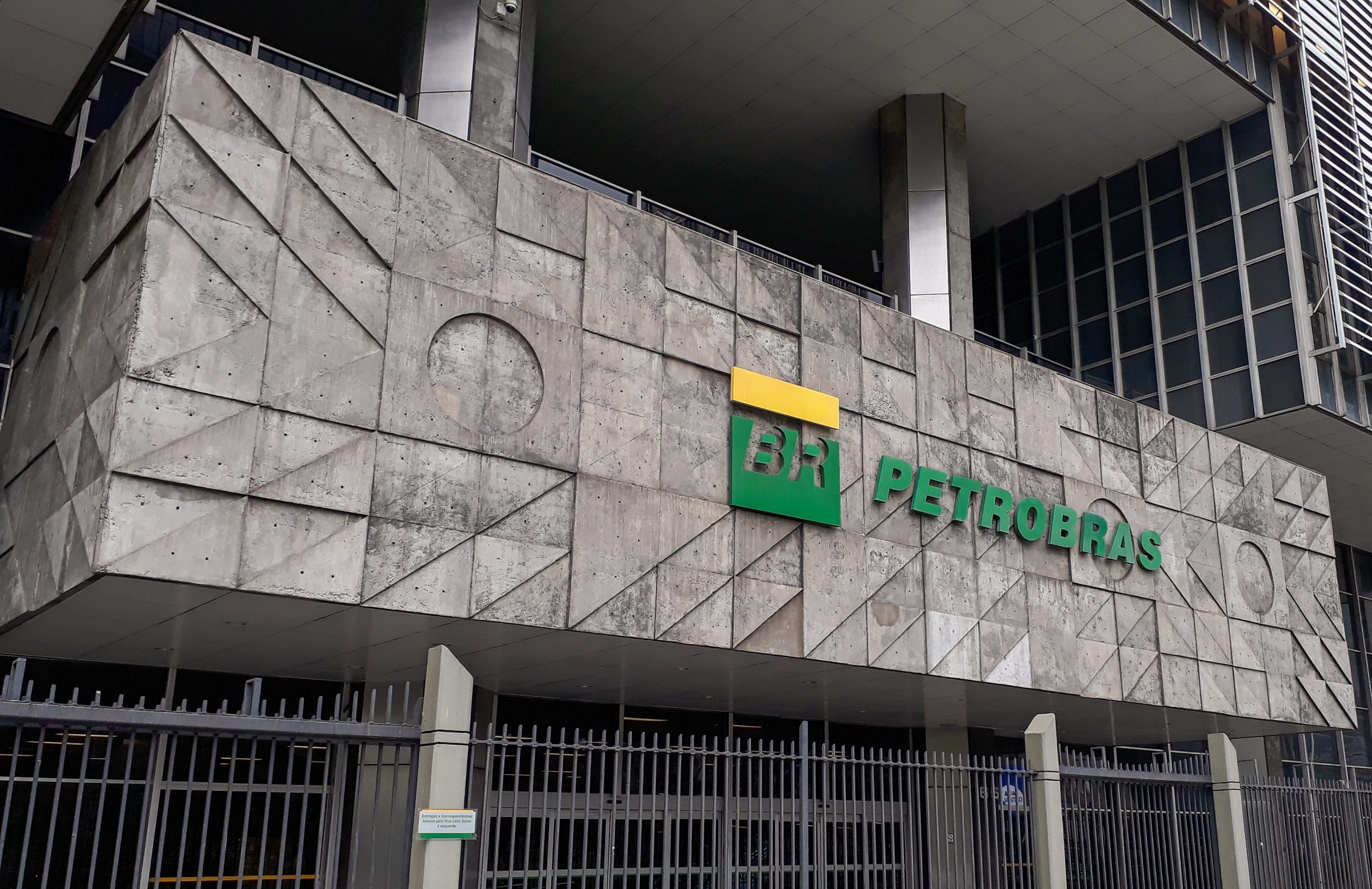 Petrobras registra primeiro prejuízo em quatro anos Petrobras registra primeiro prejuízo em quatro anos
