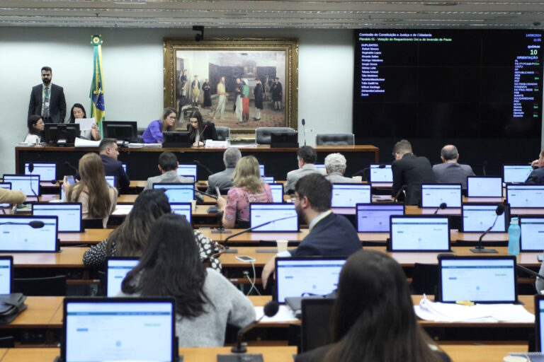 Projeto que facilita desmatamento e libera obras hídricas em APPs é aprovado em comissão na Câmara