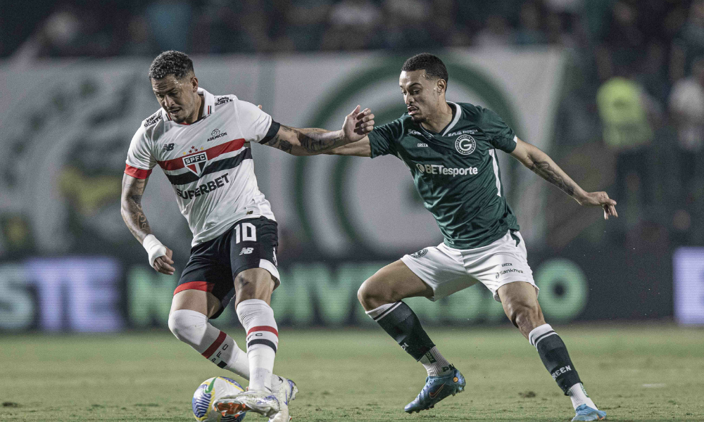 São Paulo avança às quartas da Copa do Brasil com briga e selvageria no fim do jogo em Goiânia São Paulo avança às quartas da Copa do Brasil com briga e selvageria no fim do jogo em Goiânia