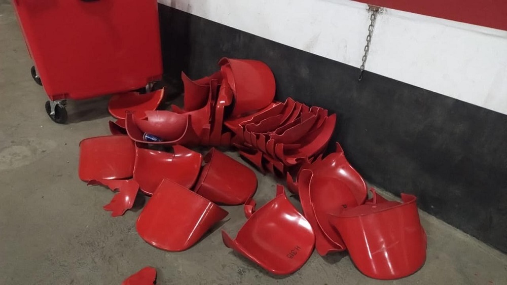 São Paulo registra 65 cadeiras quebradas no Morumbi em briga de torcida uruguaia São Paulo registra 65 cadeiras quebradas no Morumbi em briga de torcida uruguaia