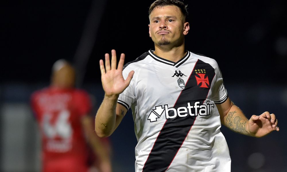 Vasco vira sobre Athletico-PR, vence por 2 a 1 e larga na frente nas quartas de final da Copa do Brasil Vasco vira sobre Athletico-PR, vence por 2 a 1 e larga na frente nas quartas de final da Copa do Brasil