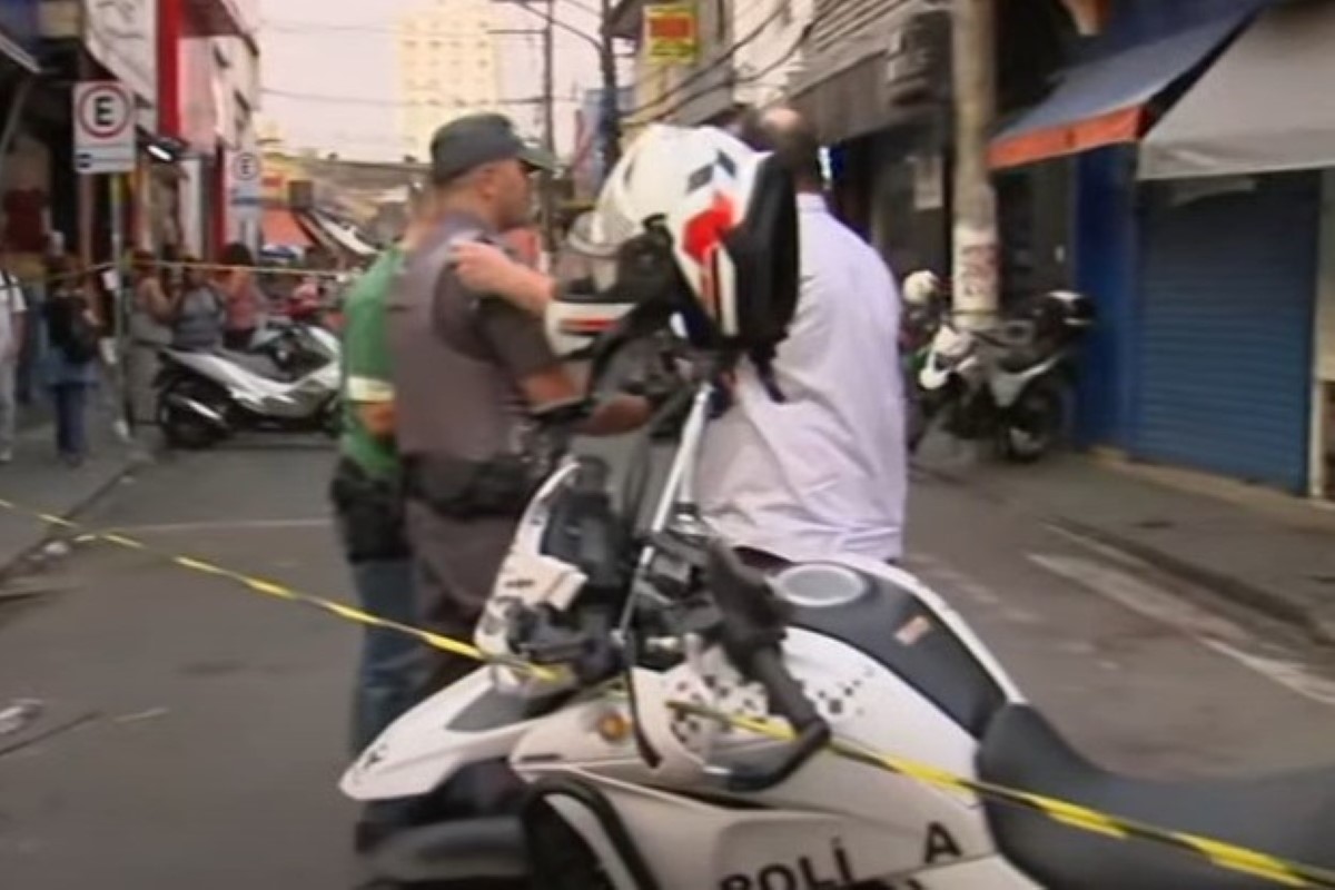 Vídeo: ambulante morre após ser esfaqueado durante briga na zona sul Vídeo: ambulante morre após ser esfaqueado durante briga na zona sul