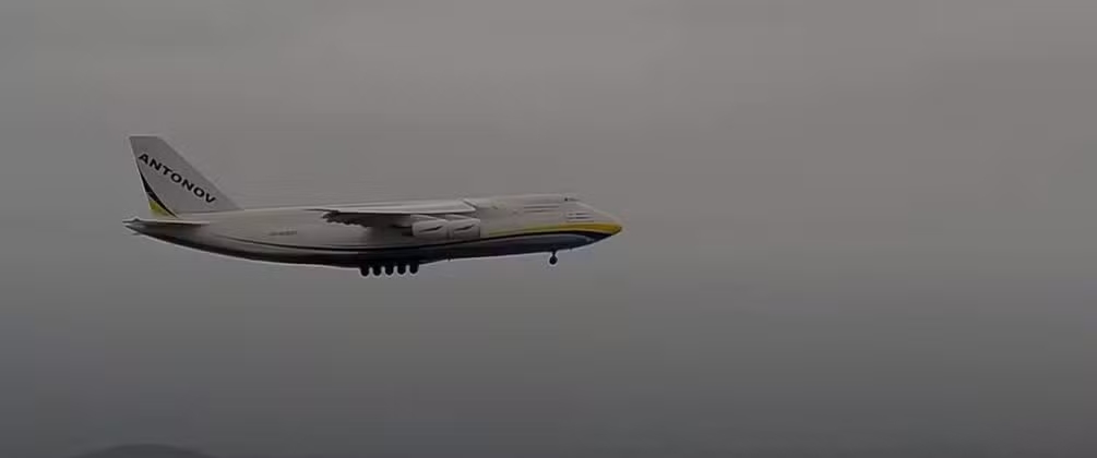 Antonov, maior avião de carga do mundo, chega ao RJ Antonov, maior avião de carga do mundo, chega ao RJ