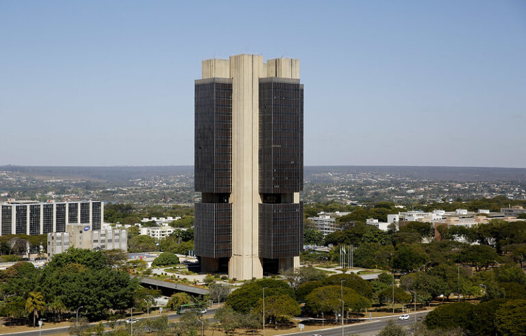 Banco Central sobe projeção do PIB para 3,2% em 2024