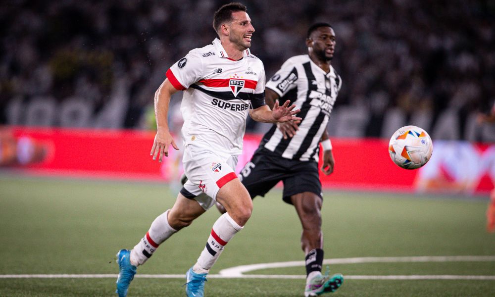 Botafogo domina primeiro tempo, mas São Paulo consegue equilibrar jogo e garantir empate sem gols na Libertadores Botafogo domina primeiro tempo, mas São Paulo consegue equilibrar jogo e garantir empate sem gols na Libertadores