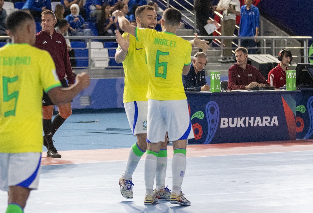 Brasil goleia por 9 a 1 Tailândia e avança com tranquilidade na Copa do Mundo de Futsal Brasil goleia por 9 a 1 Tailândia e avança com tranquilidade na Copa do Mundo de Futsal